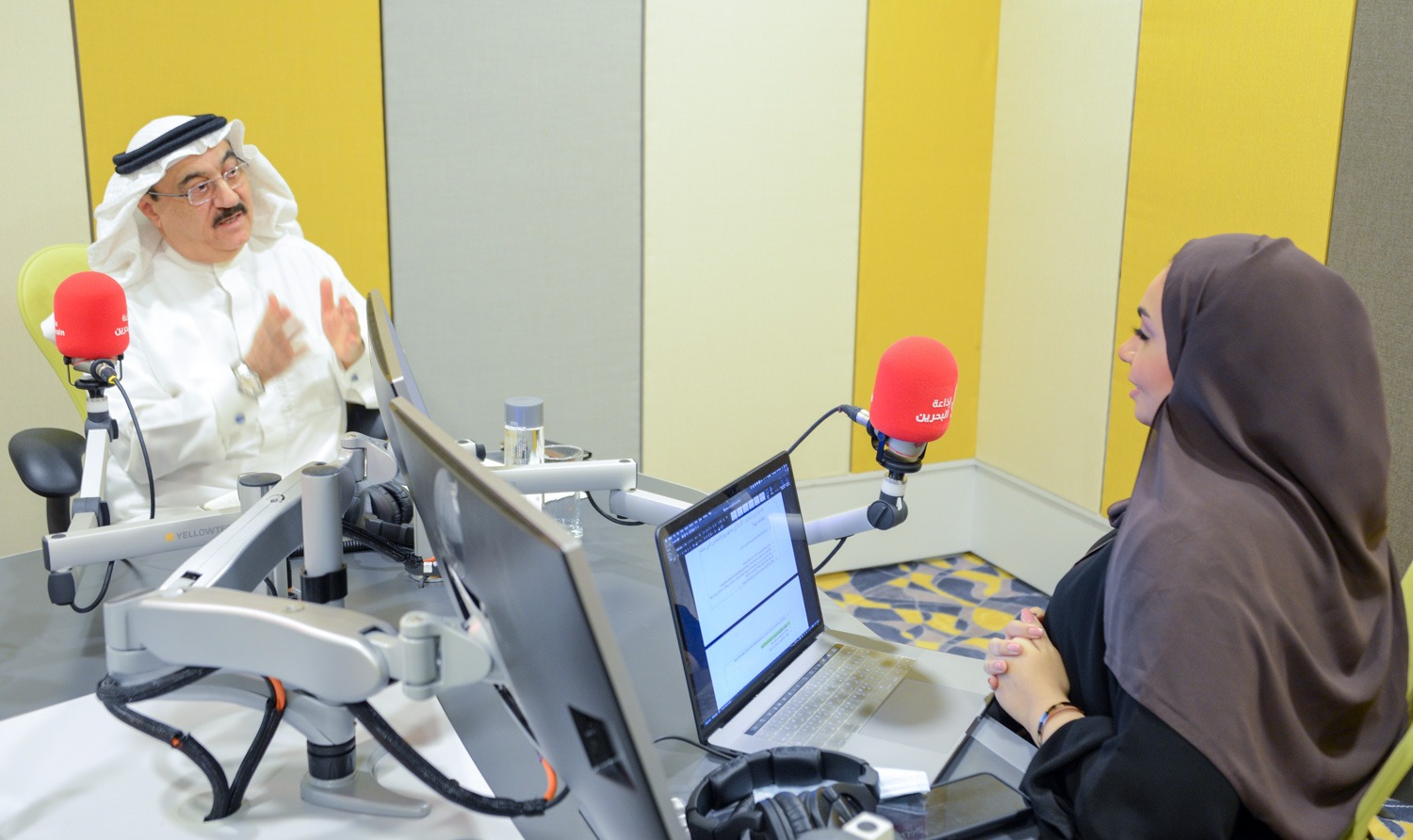 Bahrain radio hosts Bahrain ambassador to France in “diplomatic talk